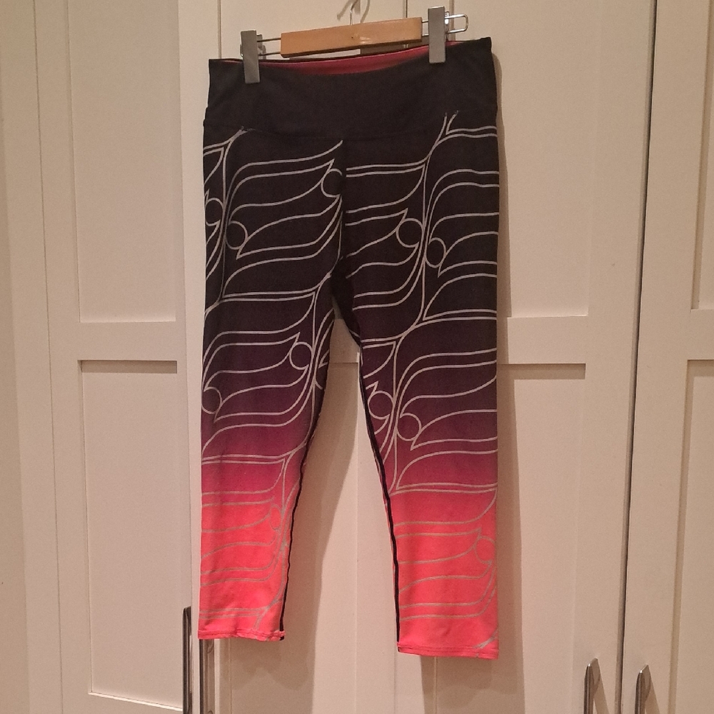 058 - FABLETICS Ombre Color Pop Leggings With Cool Design.